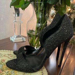 NWT BEBE black and gold high heel shoes size 35